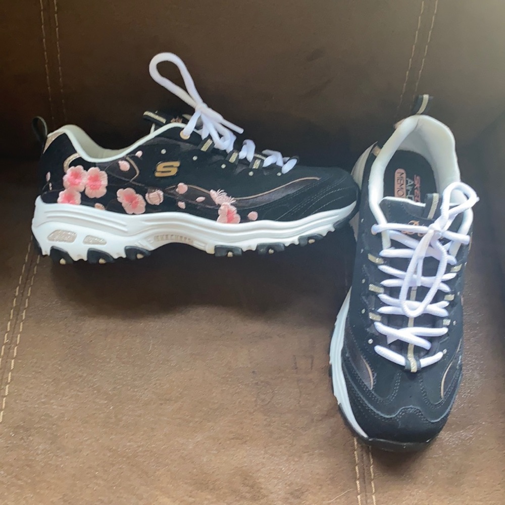 Skechers D’Lites Blossom Black & Pink size 9